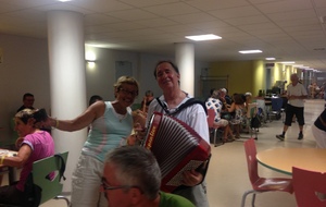 Mimi et Michel l'accordéoniste des SF