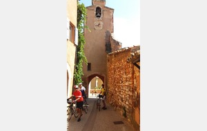 Gordes, Roussillon, la fontaine du Vaucluse