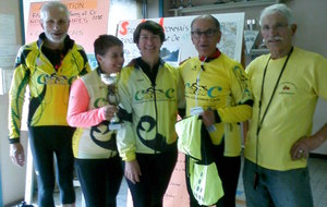 Malgré la forte proportion de cyclotes qui pédalent sous d'autres cieux ces jours... nos CassCquées présentes au rallye du SAL obtiennent la coupe du plus fort contingent de féminines sur l'épreuve.