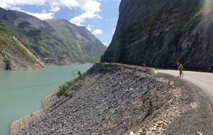 Route de secours au lac du Chambon rive gauche