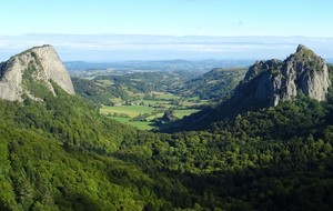 Superbe point de vue sur les Roches Tuiliére et Sanadoire.