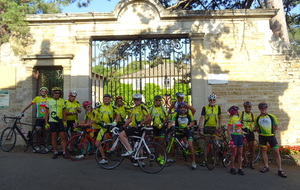 Devant la maison où vécut Lamartine à Milly