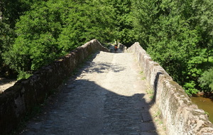 Très beau Pont Romain juste avant d'attaquer la montée finale vers l'Abbatiale. 