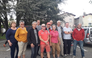 Ils sont douze à être partis pour faire le tour du Mont Blanc (Il manque Bernard sur la photo)