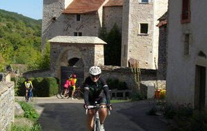 Arrêt à Blanot superbe village fortifié