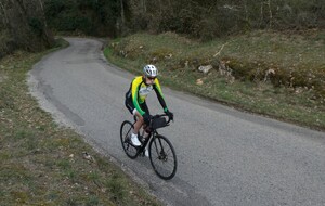 Peloton très étiré dans la montée de Torjonas